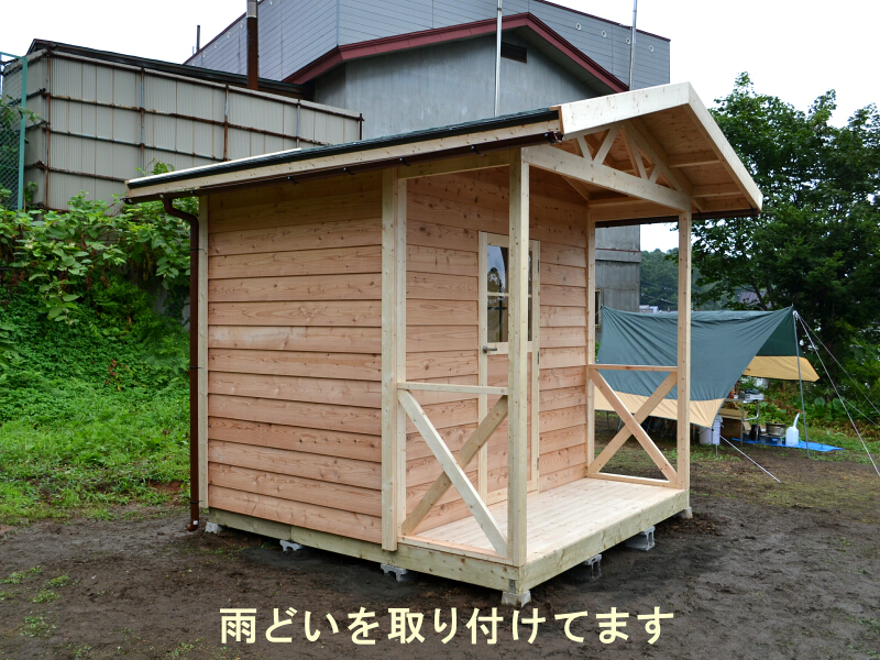 ウッドデッキ付きハイルーフ。パネルハウス2727D
