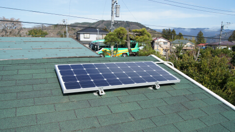 照明や充電に使えるオフグリッドのソーラー発電キットはDIY用で安価です。