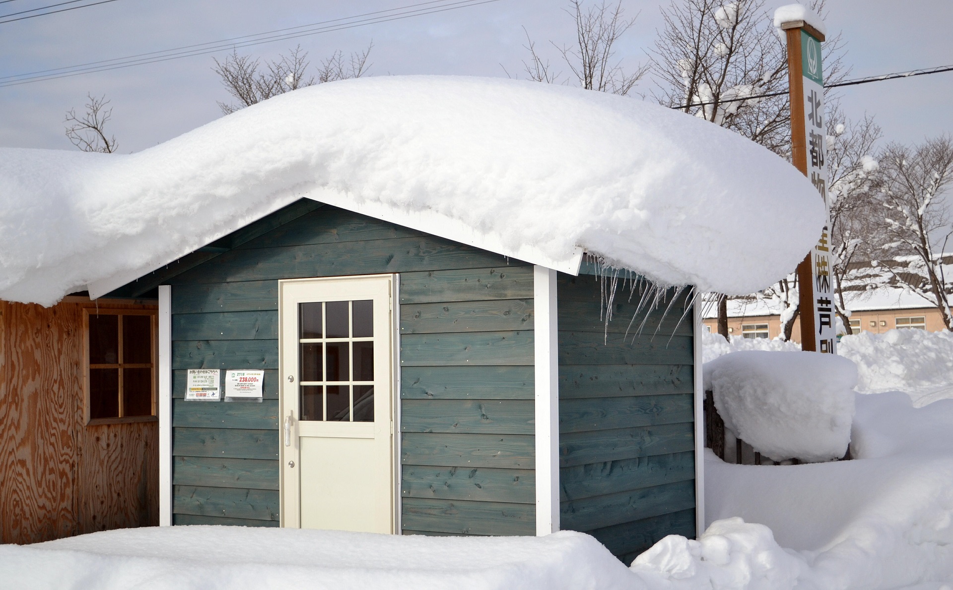 長持ちさせるためにも積雪地は荷重に注意して柱や壁面積に配慮し、風圧にも耐えられるようにしましょう。