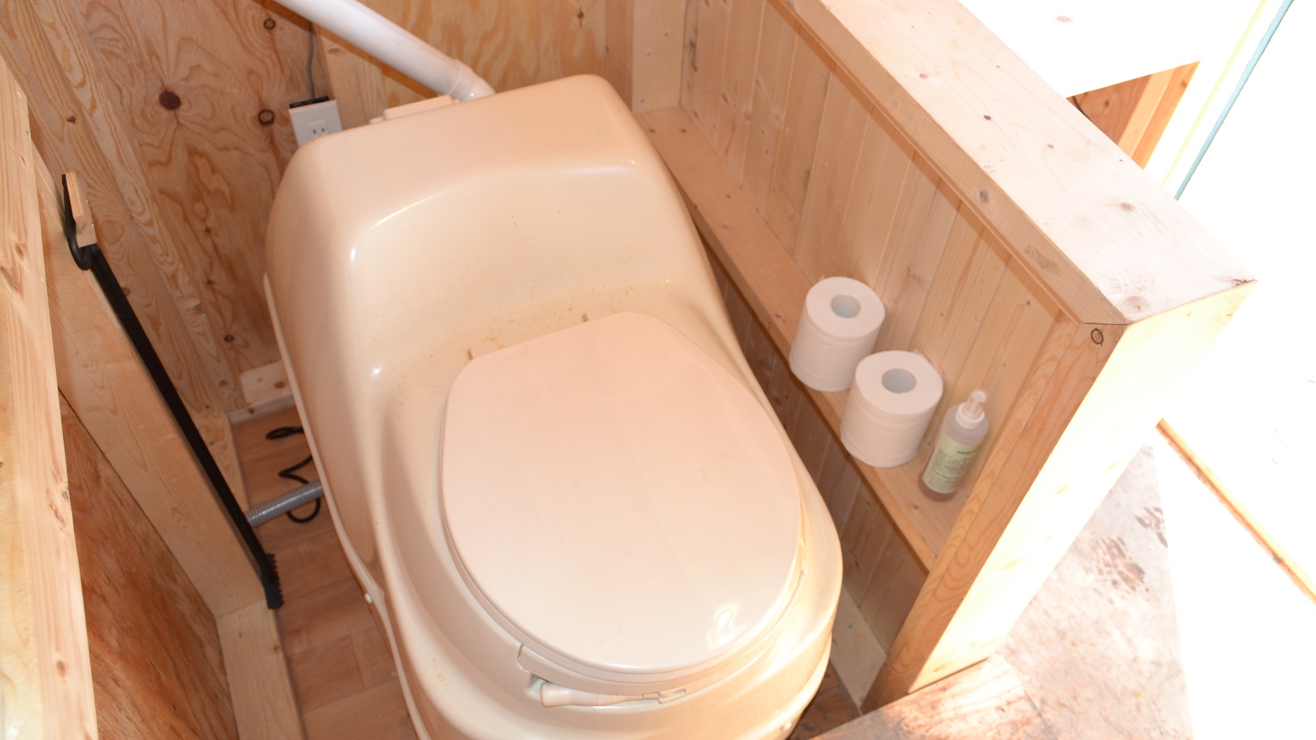 バイオトイレ（コンポストトイレ）は分解が適切なら臭いがしない。