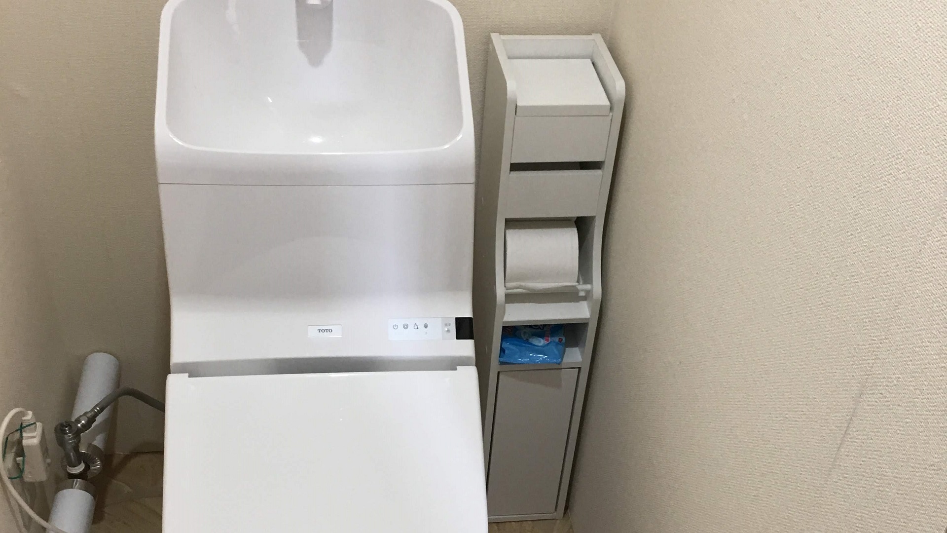 当たり前ですが水洗トイレには水道が必要です。