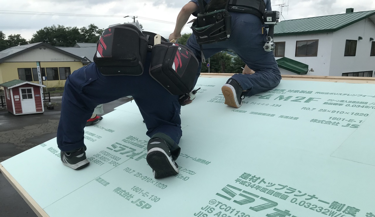 屋根断熱をしておいた方が良いので、発泡ウレタンを使った屋根断熱を計画しています。