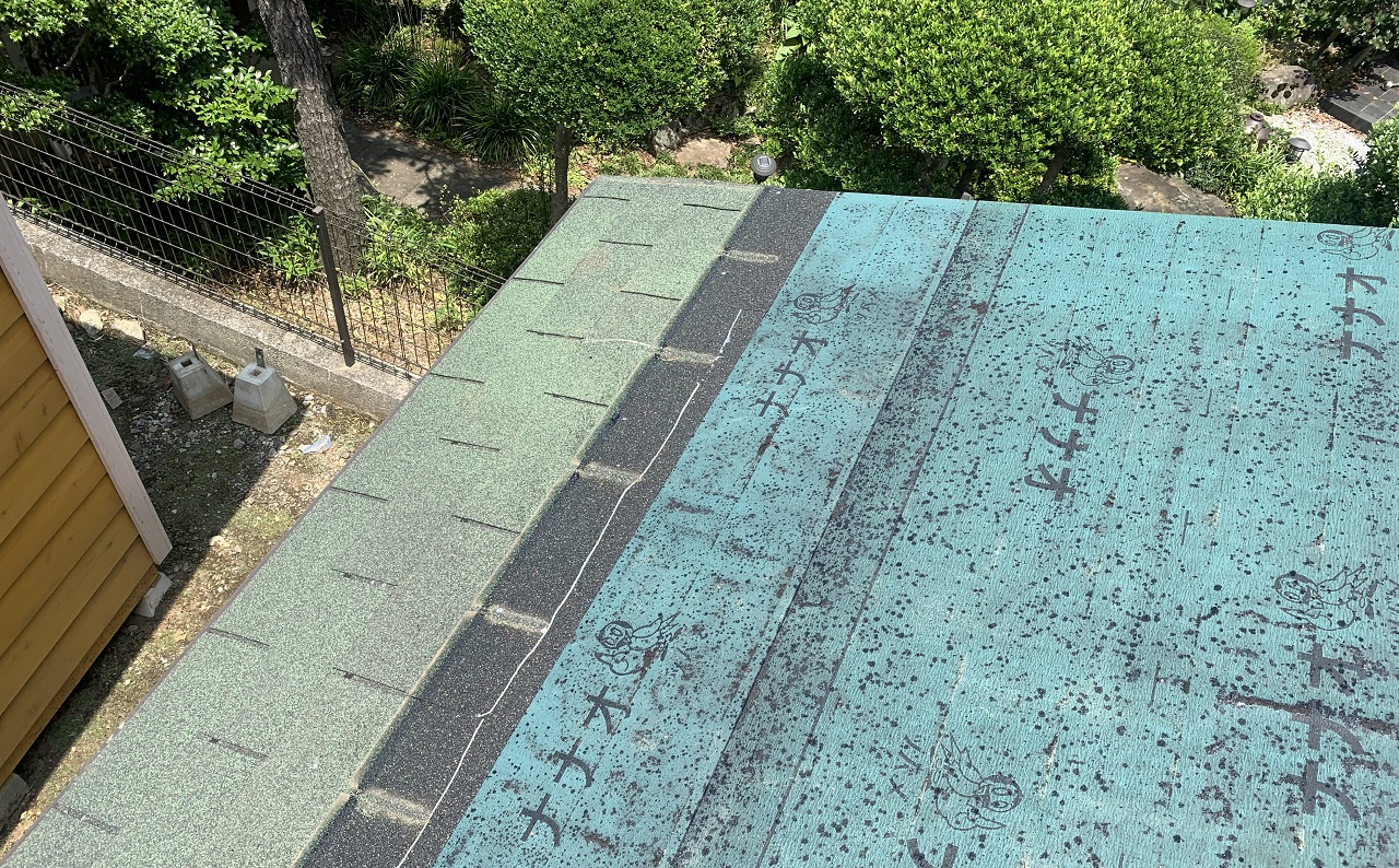 屋根下地の防水シートは雨漏り防止や木部腐朽防止の上で重要な役割をしている