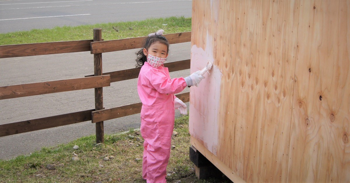 木製小屋の塗り直し作業は、誰でもできます。